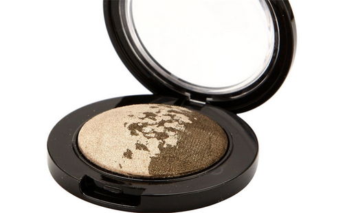 萱姿化妝品與保健食品 視覺營銷策略的店鋪裝修與產(chǎn)品展示